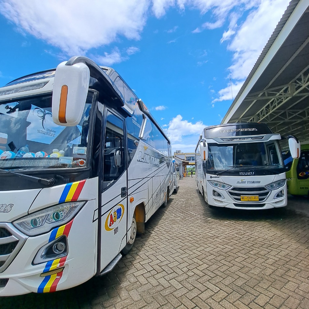 Armada Bus AJM TRANS